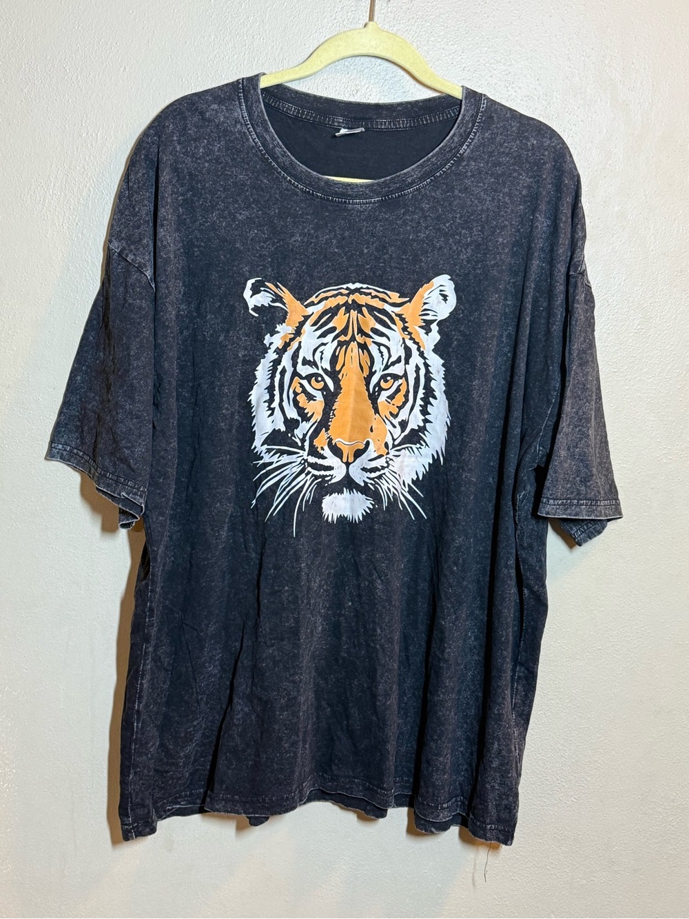 Vintage-washed Tiger Oversized Boho Grunge Graphic Tee Sz 2X